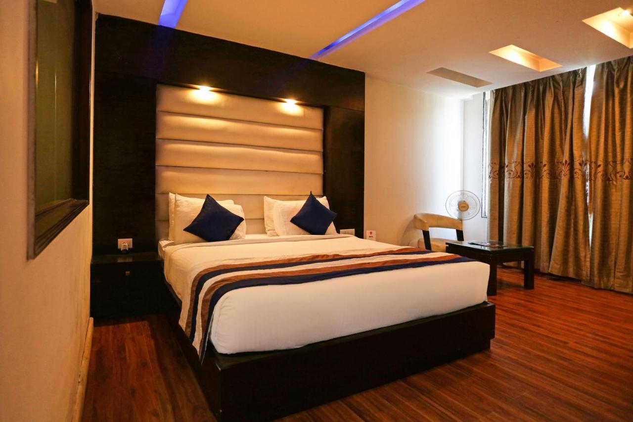 Capital O 7331 Hotel Downtown Нью-Делі Екстер'єр фото