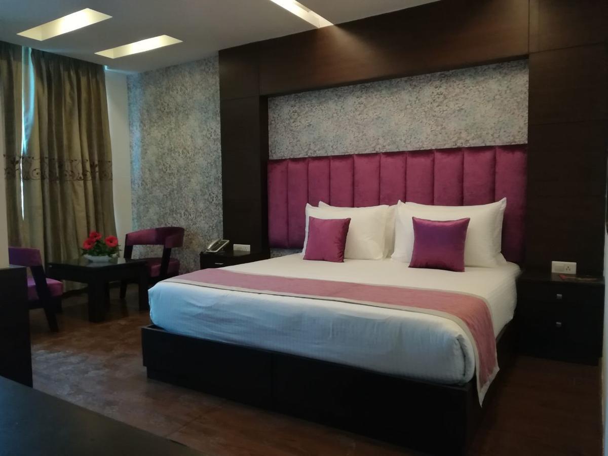 Capital O 7331 Hotel Downtown Нью-Делі Екстер'єр фото