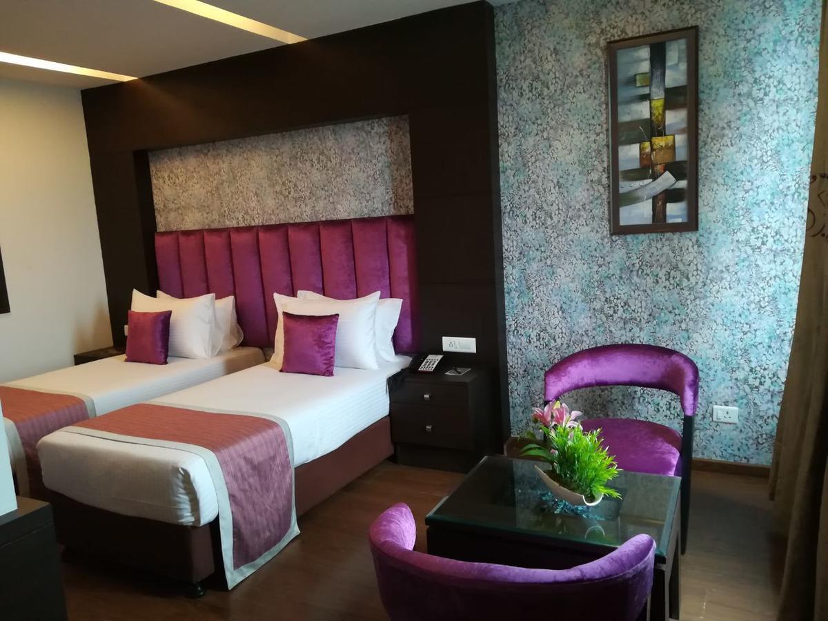 Capital O 7331 Hotel Downtown Нью-Делі Екстер'єр фото