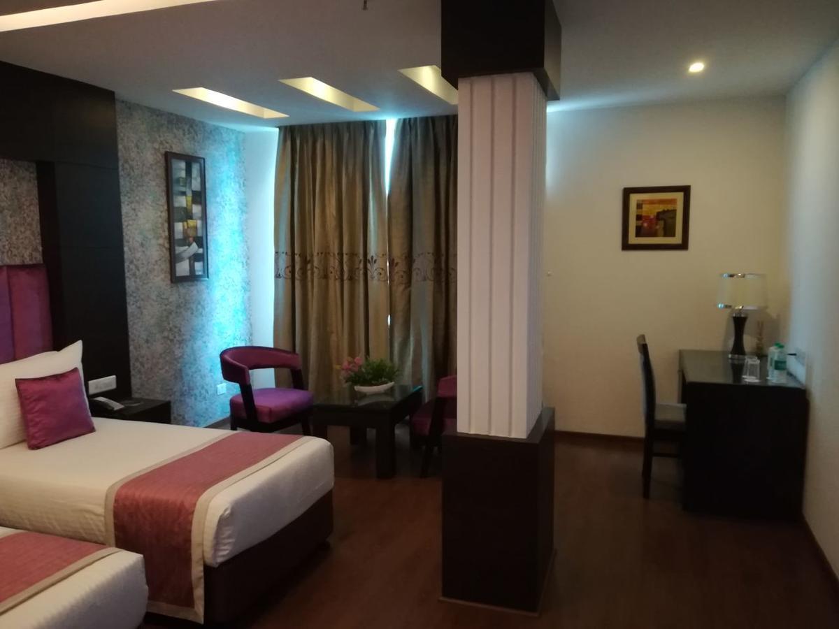 Capital O 7331 Hotel Downtown Нью-Делі Екстер'єр фото
