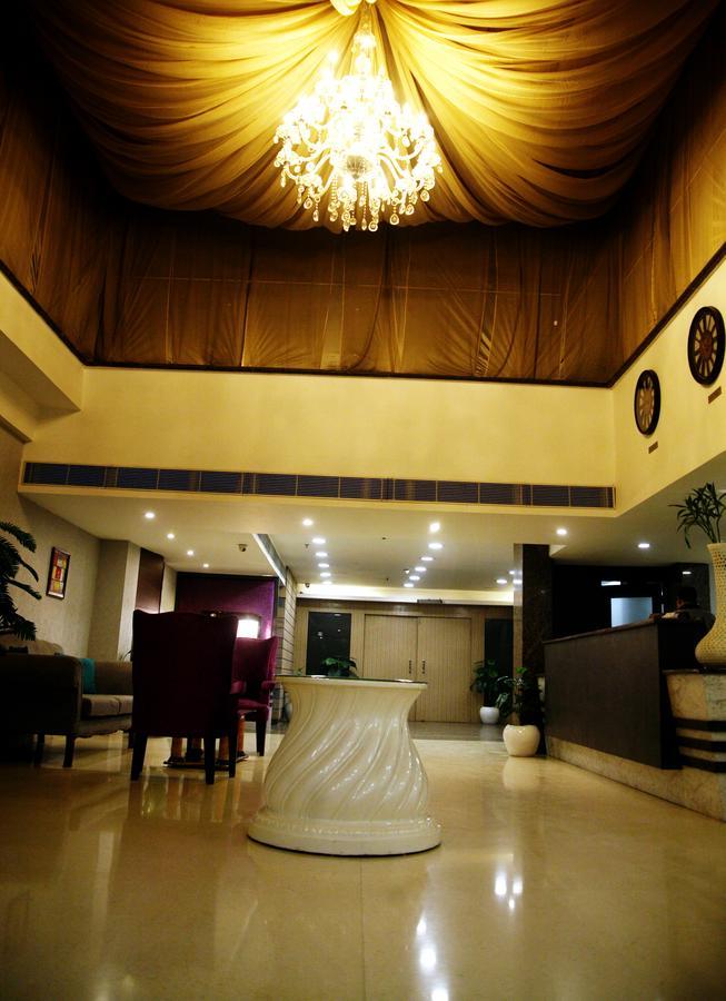 Capital O 7331 Hotel Downtown Нью-Делі Екстер'єр фото