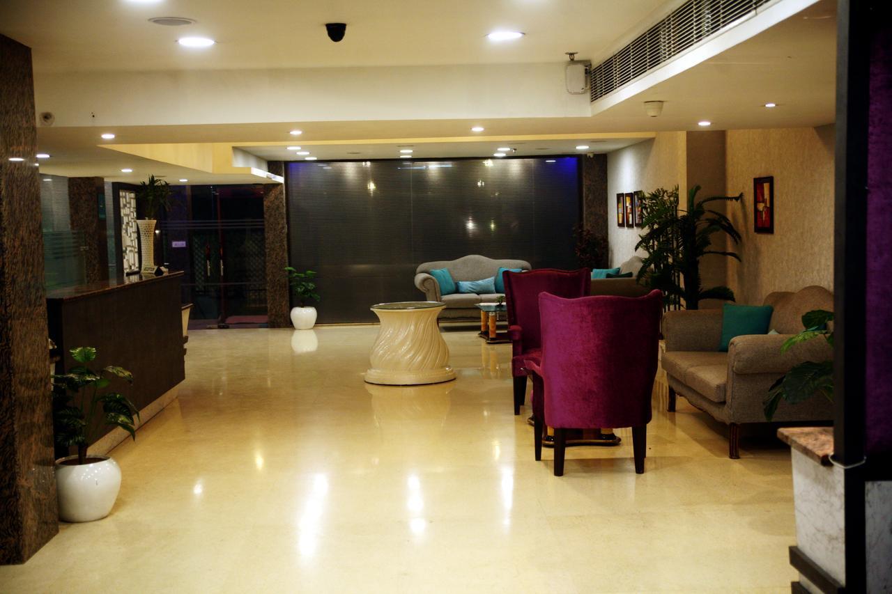 Capital O 7331 Hotel Downtown Нью-Делі Екстер'єр фото