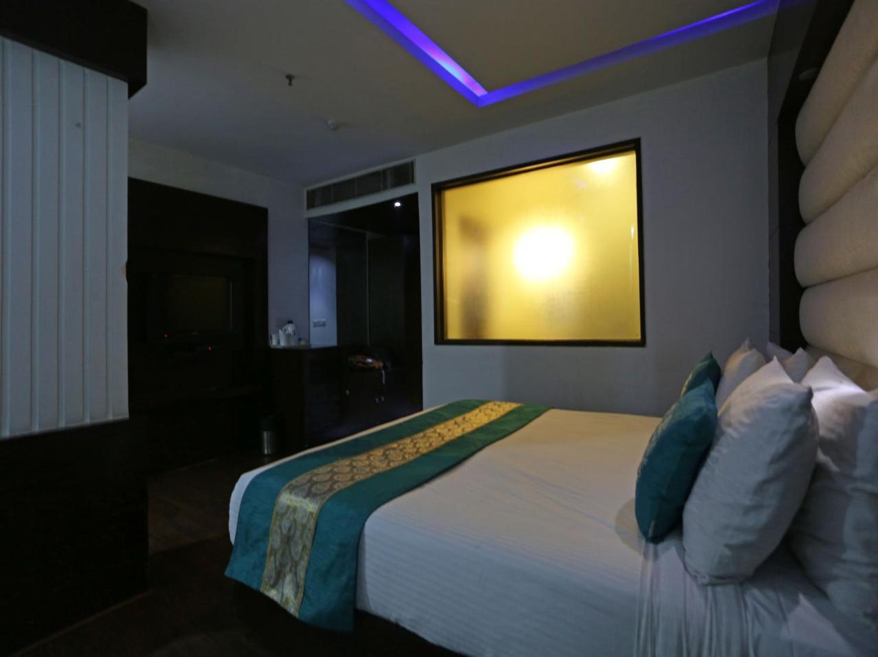 Capital O 7331 Hotel Downtown Нью-Делі Екстер'єр фото