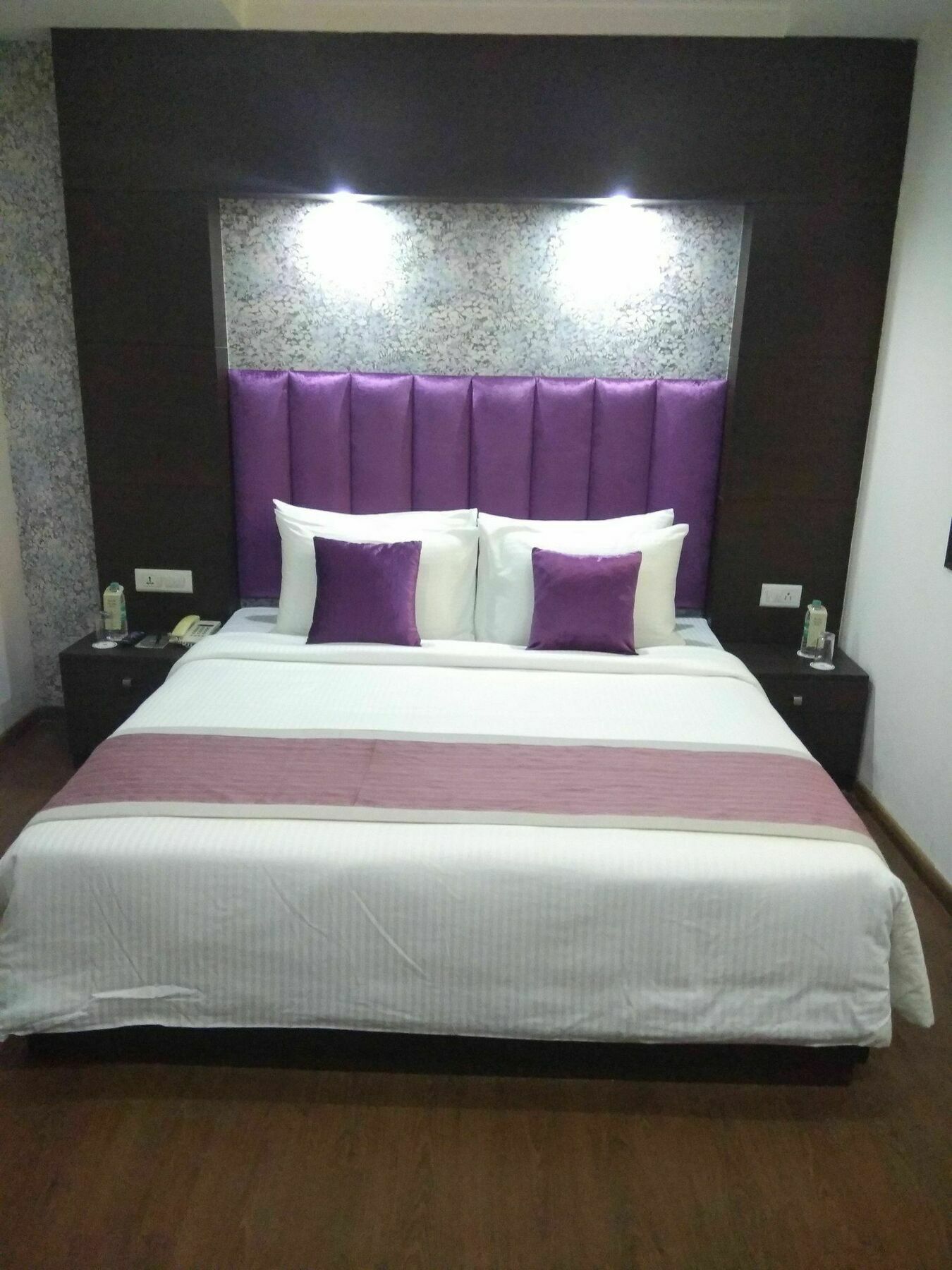 Capital O 7331 Hotel Downtown Нью-Делі Екстер'єр фото