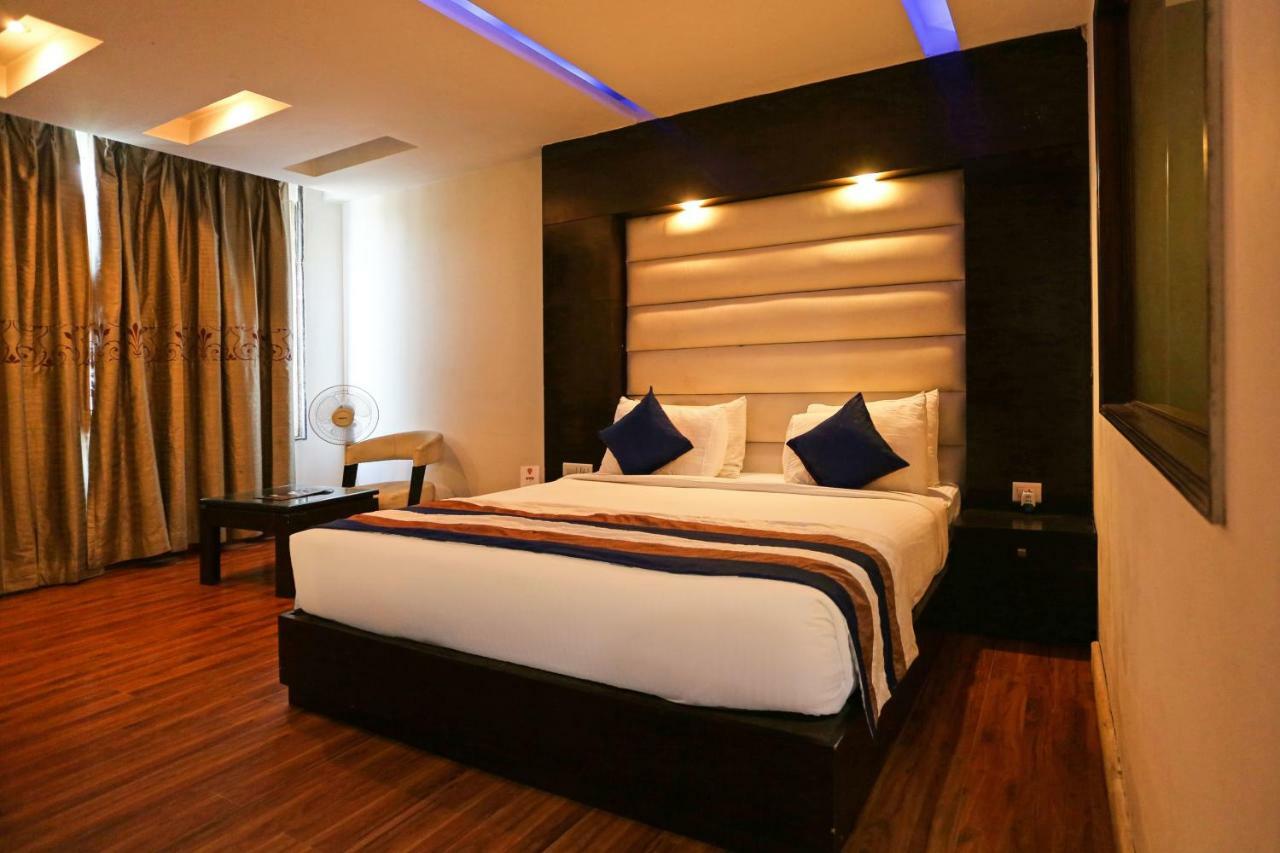 Capital O 7331 Hotel Downtown Нью-Делі Екстер'єр фото