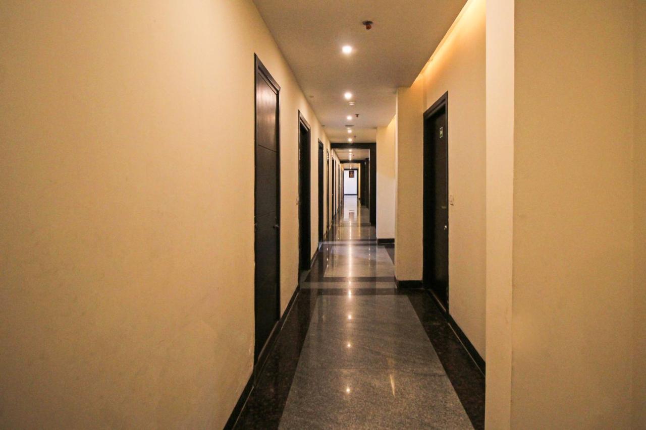 Capital O 7331 Hotel Downtown Нью-Делі Екстер'єр фото