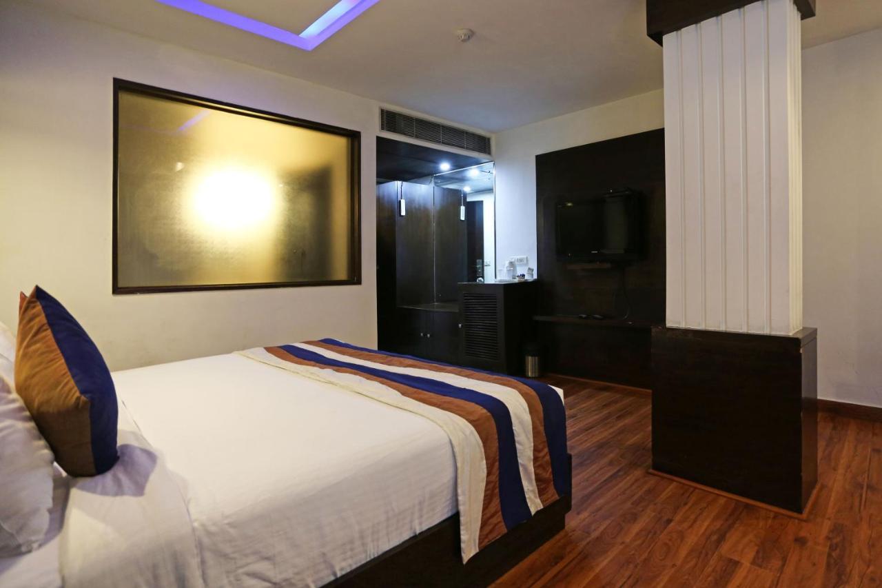 Capital O 7331 Hotel Downtown Нью-Делі Екстер'єр фото